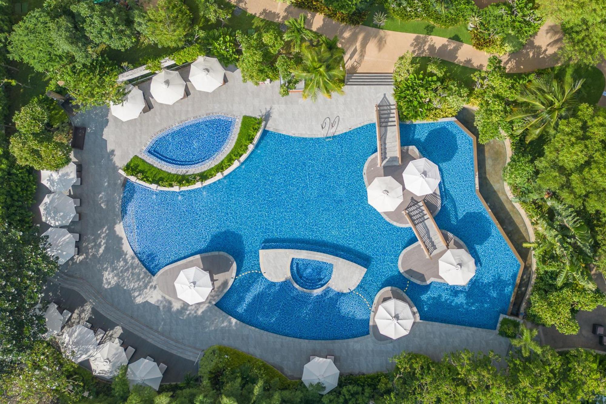 Radisson Blu Cebu Ξενοδοχείο Εξωτερικό φωτογραφία Aerial view of the pool at the hotel