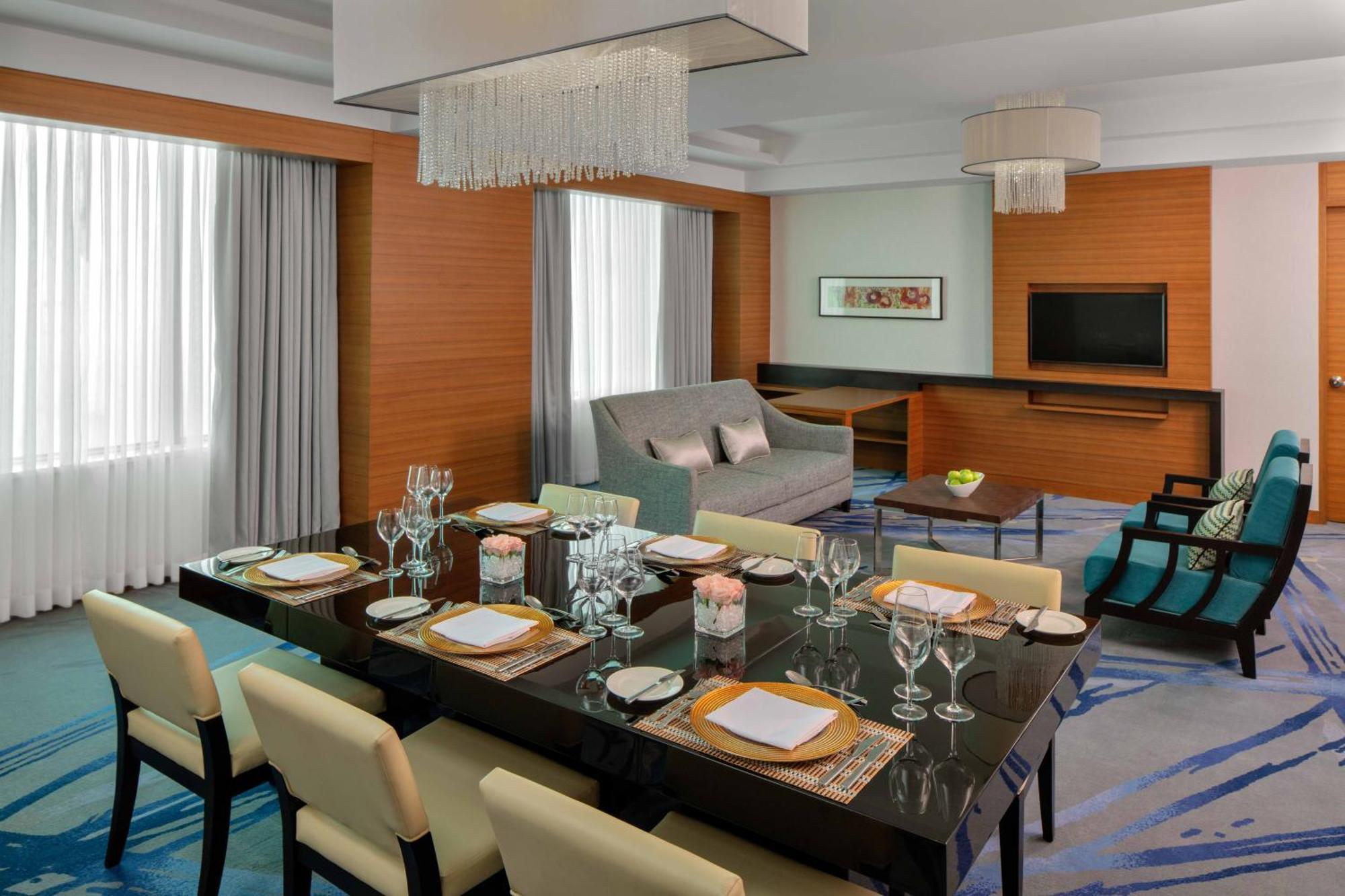 Radisson Blu Cebu Ξενοδοχείο Εξωτερικό φωτογραφία A suite at the hotel