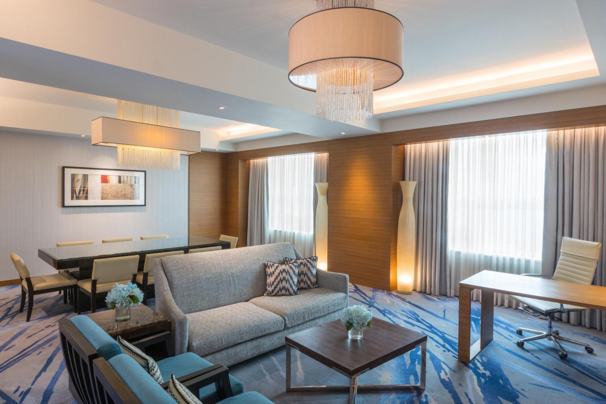 Radisson Blu Cebu Ξενοδοχείο Εξωτερικό φωτογραφία A suite at the hotel
