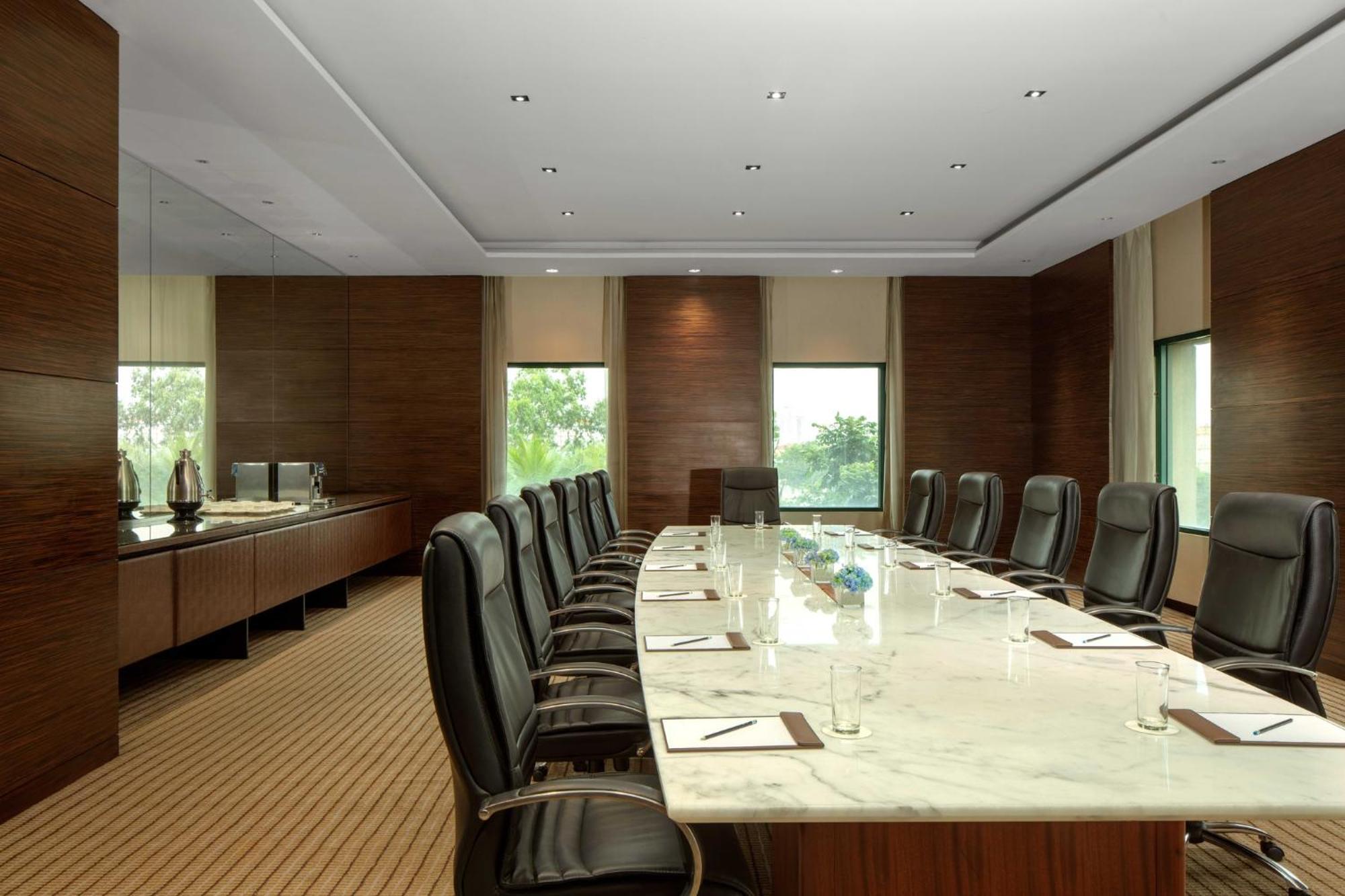 Radisson Blu Cebu Ξενοδοχείο Εξωτερικό φωτογραφία Boardroom at the Taj Bengal