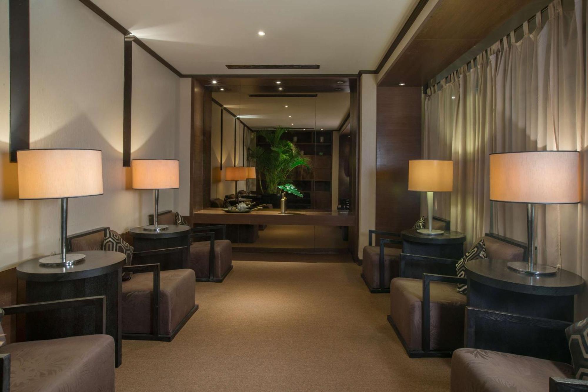 Radisson Blu Cebu Ξενοδοχείο Εξωτερικό φωτογραφία The lounge at the airport