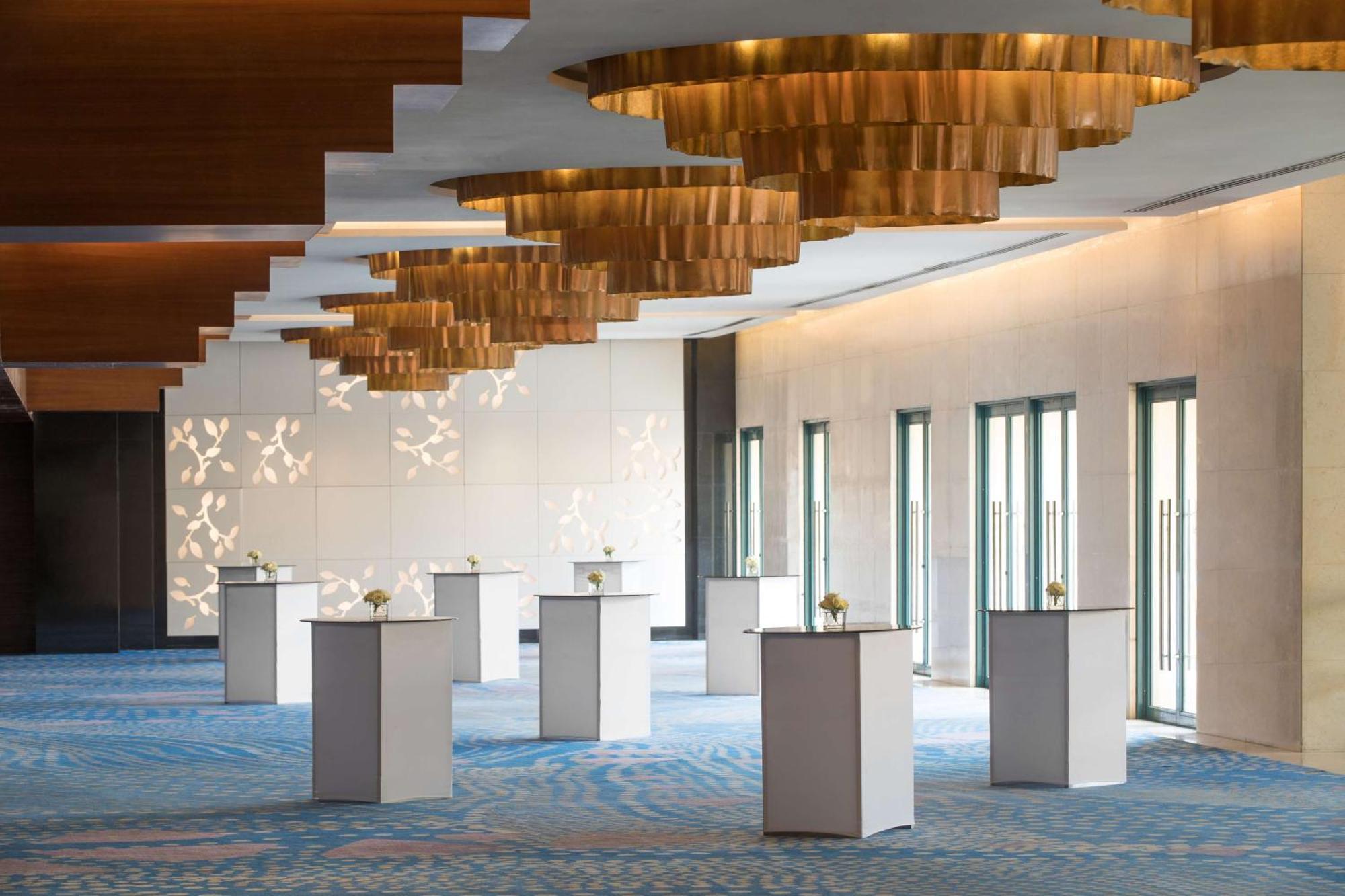 Radisson Blu Cebu Ξενοδοχείο Εξωτερικό φωτογραφία The Westin Convention Center