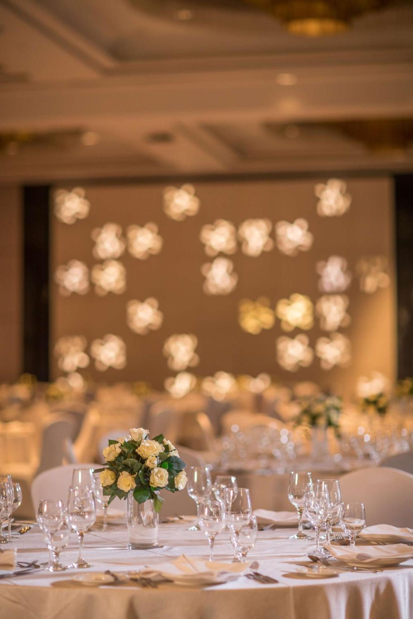Radisson Blu Cebu Ξενοδοχείο Εξωτερικό φωτογραφία The interior of the ballroom