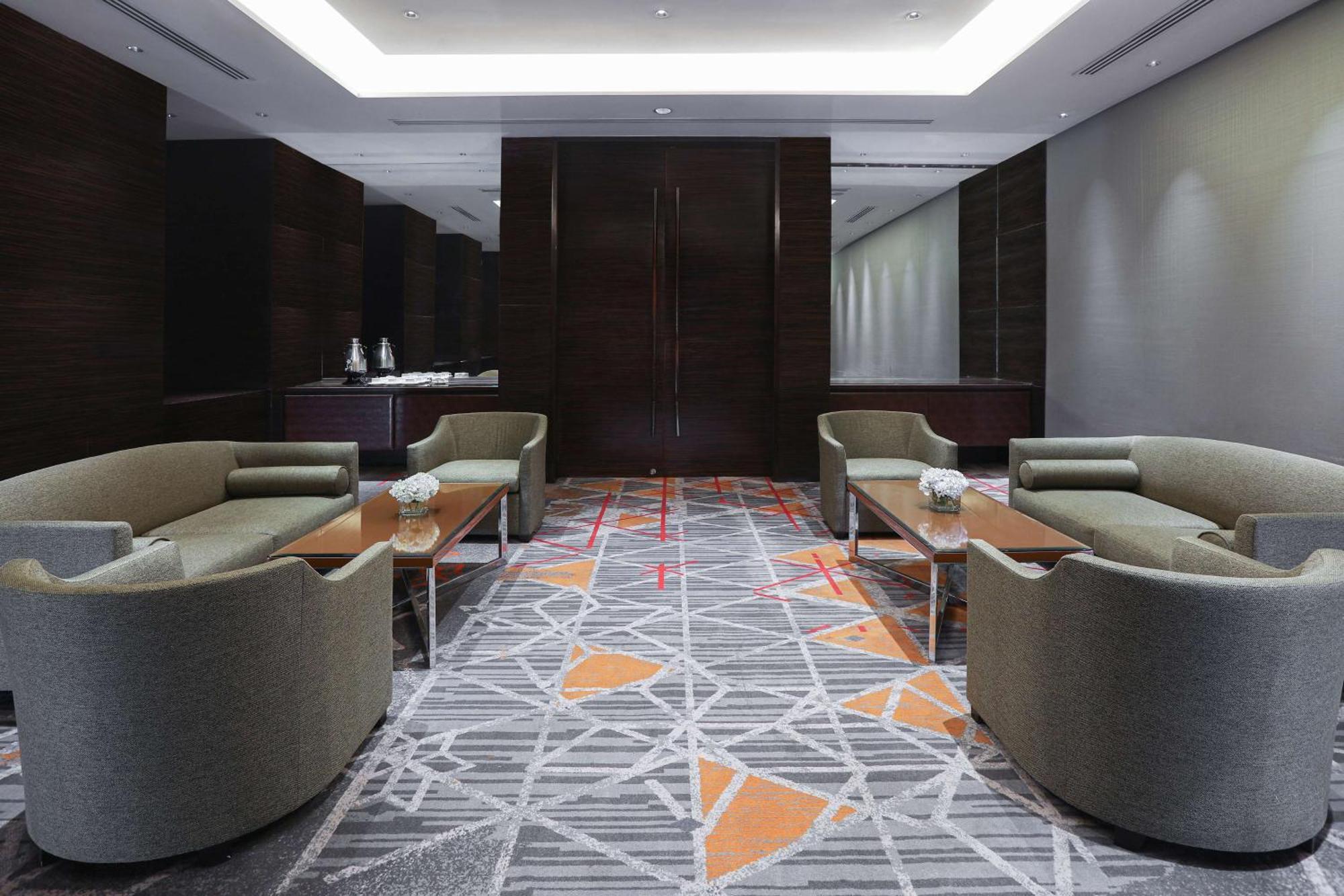 Radisson Blu Cebu Ξενοδοχείο Εξωτερικό φωτογραφία The lounge at the airport