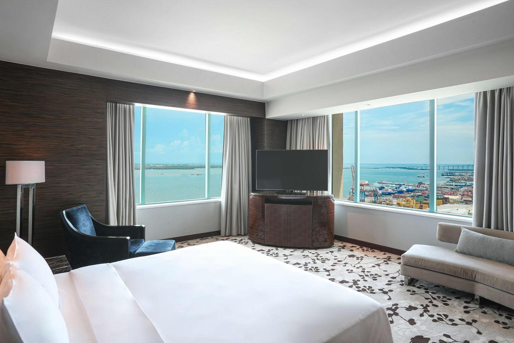 Radisson Blu Cebu Ξενοδοχείο Εξωτερικό φωτογραφία A bedroom at the hotel